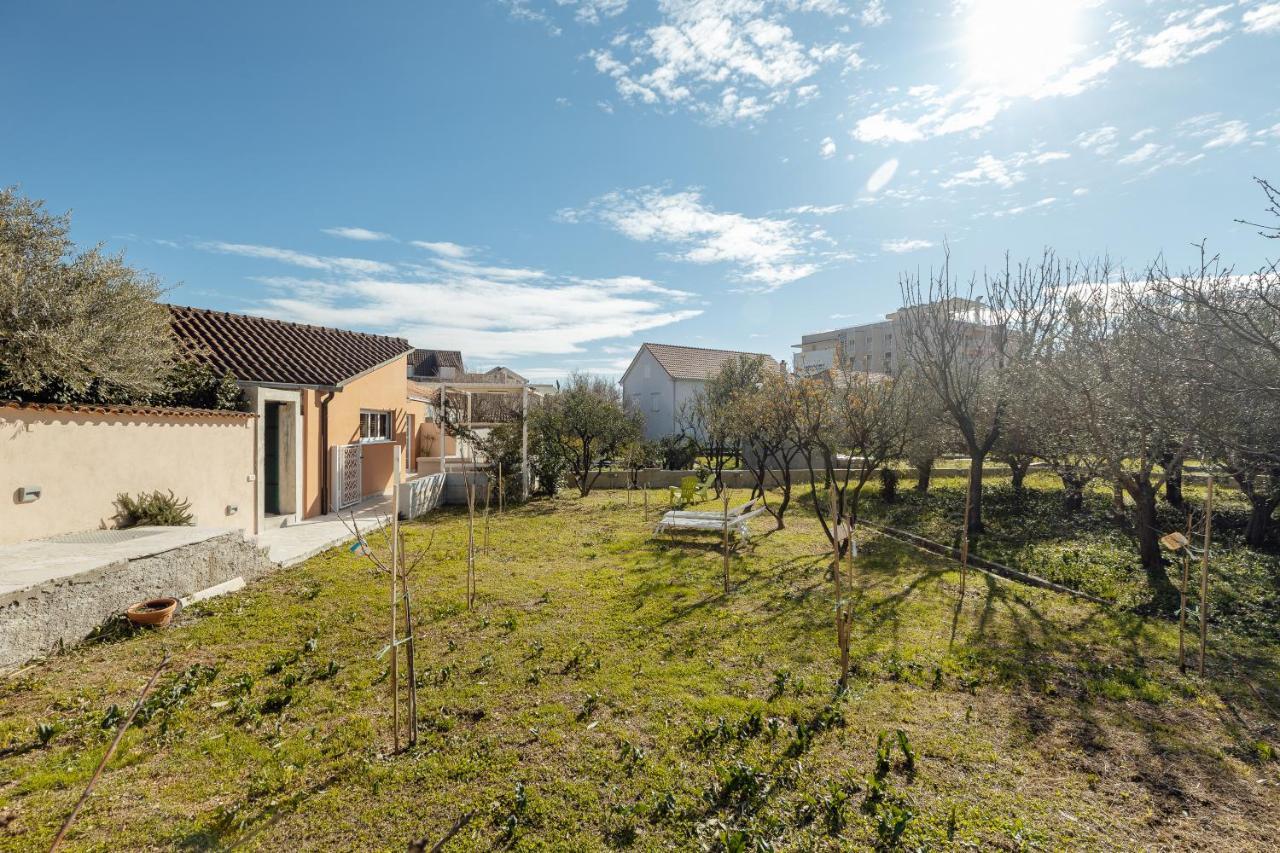 Stylish Mini-House With Garden & Beach Bijela Dış mekan fotoğraf